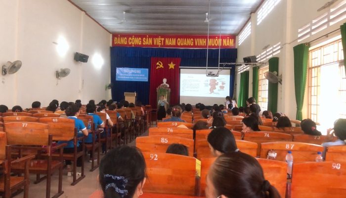 Trung tâm Y tế huyện Định Quán phối hợp Trung tâm chính trị huyện tuyên truyền kiến thức về sàng lọc trước sinh và sơ sinh