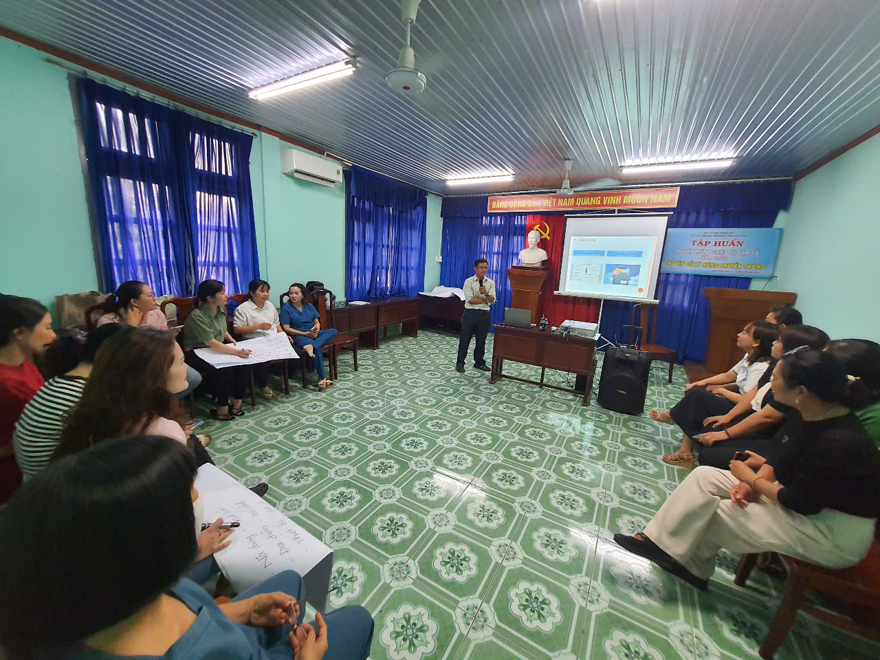 TRUNG TÂM Y TẾ LONG THÀNH TẬP HUẤN CÔNG TÁC TRUYỀN THÔNG ỨNG DỤNG TRÊN CÁC NỀN TẢNG MẠNG XÃ HỘI NĂM 2025