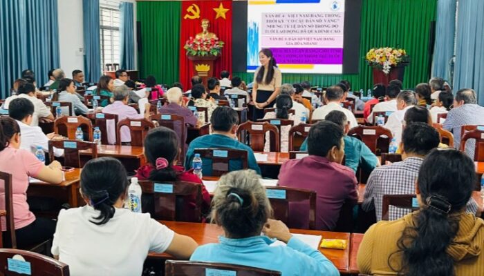 TẬP HUẤN CÔNG TÁC DÂN SỐ VÀ PHÁT TRIỂN ĐẾN ĐỒNG BÀO DÂN TỘC THIỂU SỐ